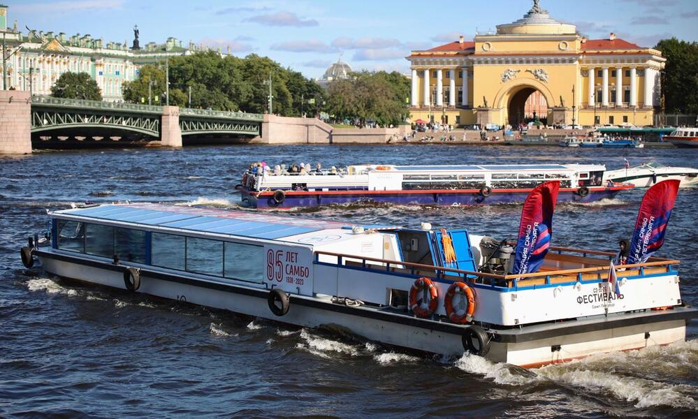 Корабль «Самбо 85 лет» пущен в плавание по рекам и каналам Санкт-Петербурга