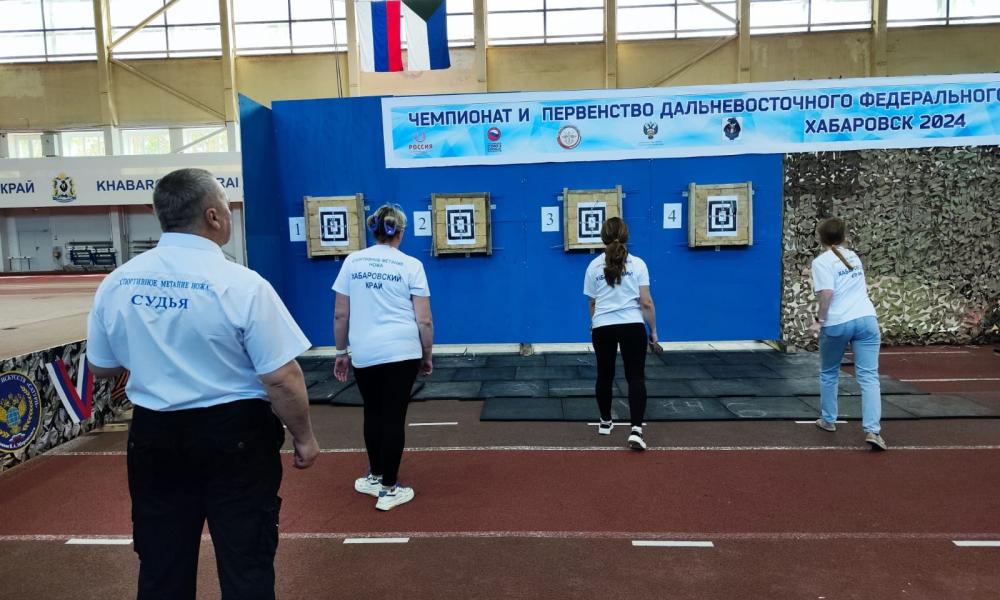 В Хабаровске прошли соревнования по спортивному метанию ножа