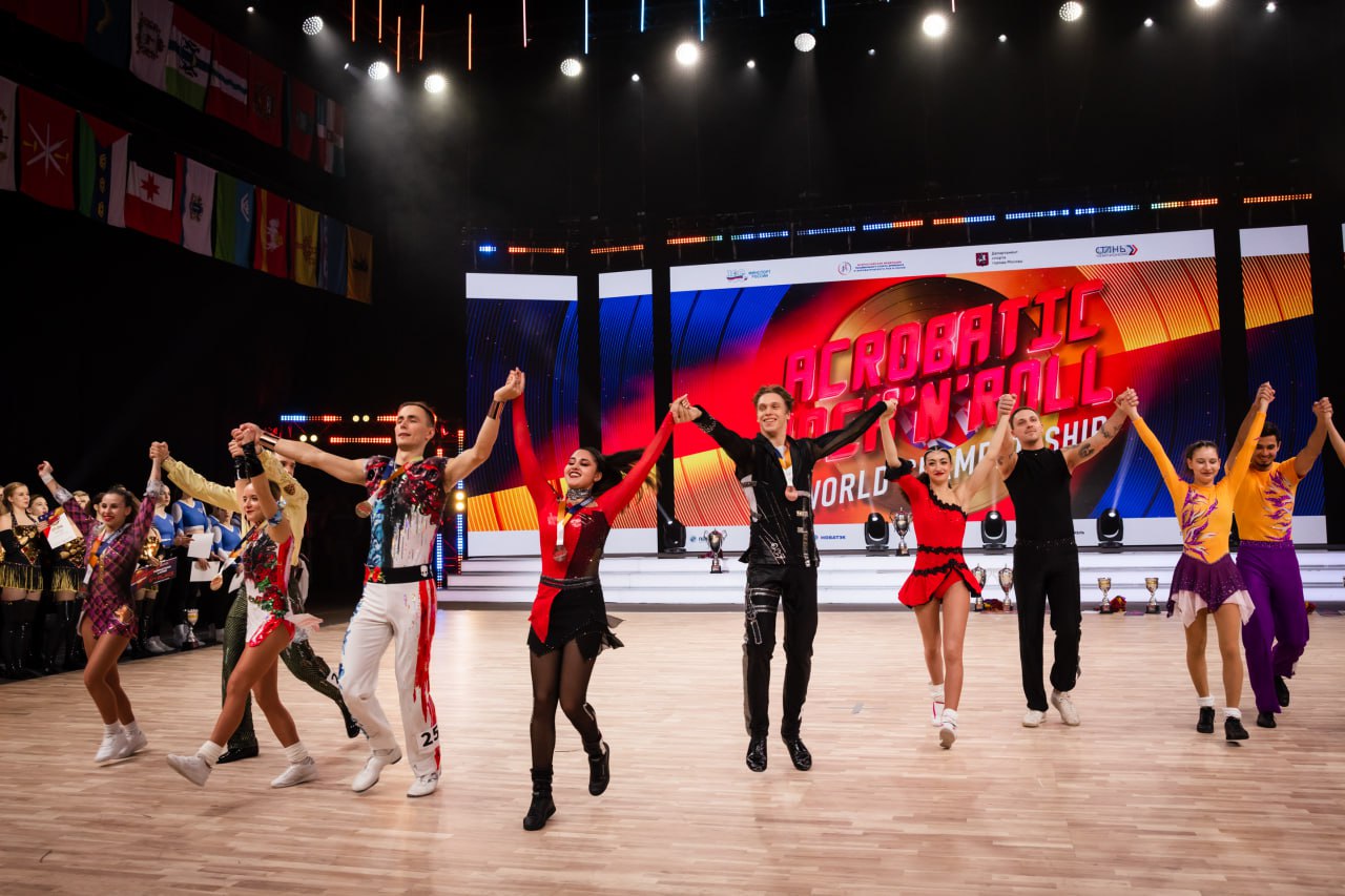 Чемпионат мира по акробатическому рок-н-роллу прошел во Дворце гимнастики Ирины Винер в Москве